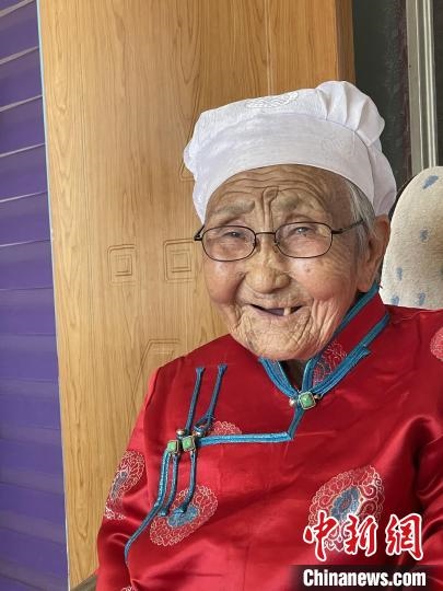 薩仁托婭拍攝的“草原母親”?！∷_仁托婭供圖