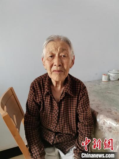 薩仁托婭拍攝的“草原母親”。　薩仁托婭供圖