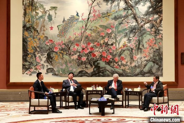 9月27日，尼山世界文明論壇在曲阜舉行，圖為該論壇的“高端訪談”活動?！×籂?攝