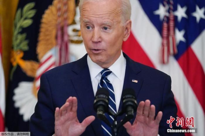 當(dāng)?shù)貢r間3月25日，美國總統(tǒng)拜登舉行了上任60多天來的首場正式新聞記者會，回答了邊境危機(jī)、控槍、基建計劃等熱點(diǎn)問題。