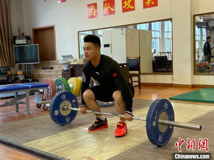 石智勇訓(xùn)練場(chǎng)景?！×植?攝