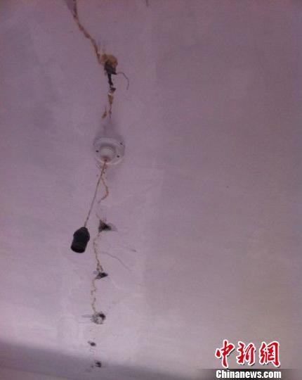 資料圖：房頂開裂。