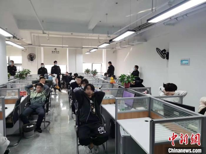 抓捕現(xiàn)場(chǎng)?！￠L(zhǎng)沙市公安局供圖