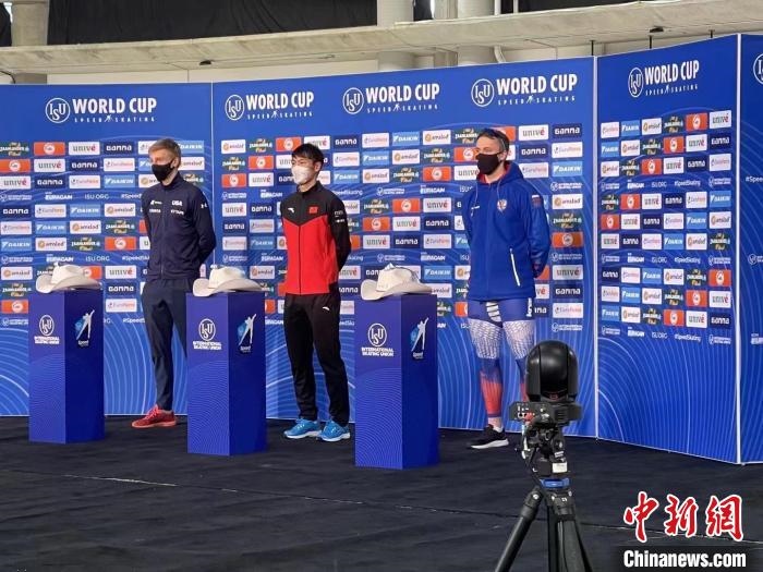 我國(guó)速滑在國(guó)際大賽上取得的第一個(gè)男子1000米金牌。　黑龍江省體育局提供