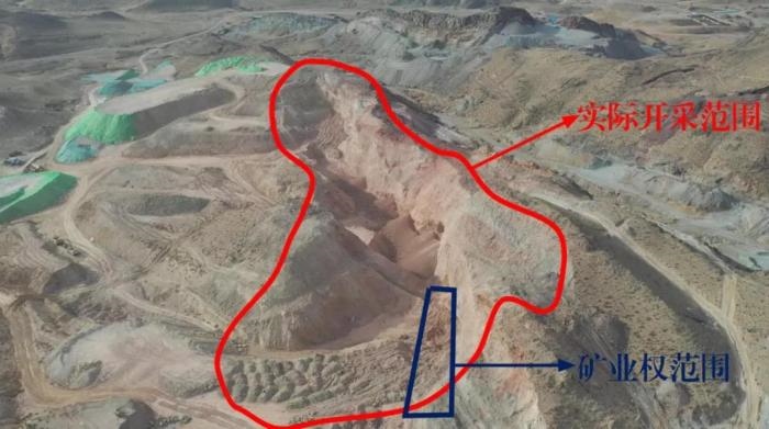 2021年12月11日，督察組使用無人機(jī)拍攝，銅鐵溝礦礦業(yè)權(quán)面積僅6.9畝，越界開采達(dá)182畝，超出26.4倍；實際開采深度達(dá)35米，遠(yuǎn)超采礦許可證允許開采深度要求
