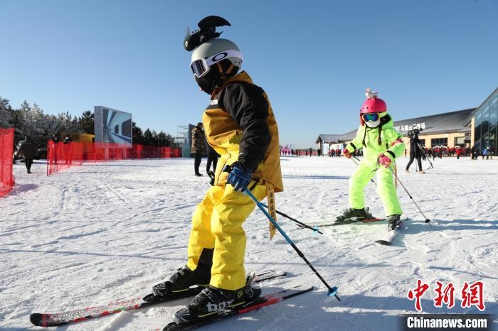 圖為滑雪場現(xiàn)場。　許婷 攝