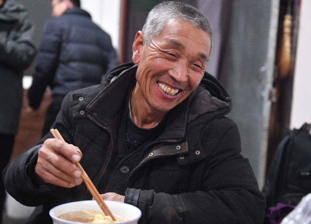 1月26日，山西省汾西縣段村村民蔡文明談起見到總書記的心情，激動又開心。新華社記者 柴婷 攝