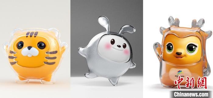 設(shè)計(jì)團(tuán)隊(duì)曾嘗試在冰殼之下更換成老虎、兔子或麋鹿等形象。(資料圖) 劉平云供圖
