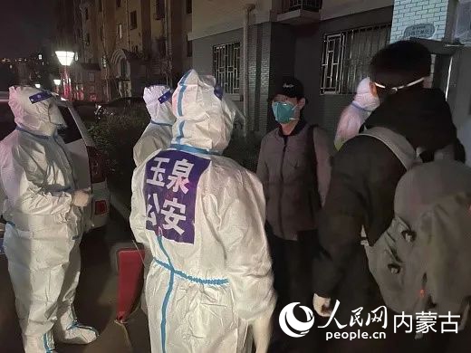 耐心溝通，居民們轉變態(tài)度。平安玉泉供圖