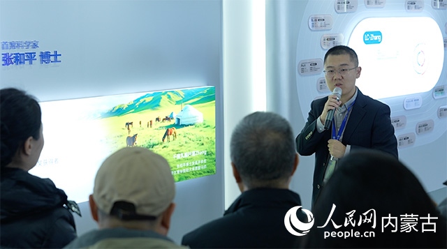 科拓生物工作人員講解乳酸菌產(chǎn)業(yè)的科技創(chuàng)新與產(chǎn)業(yè)發(fā)展。