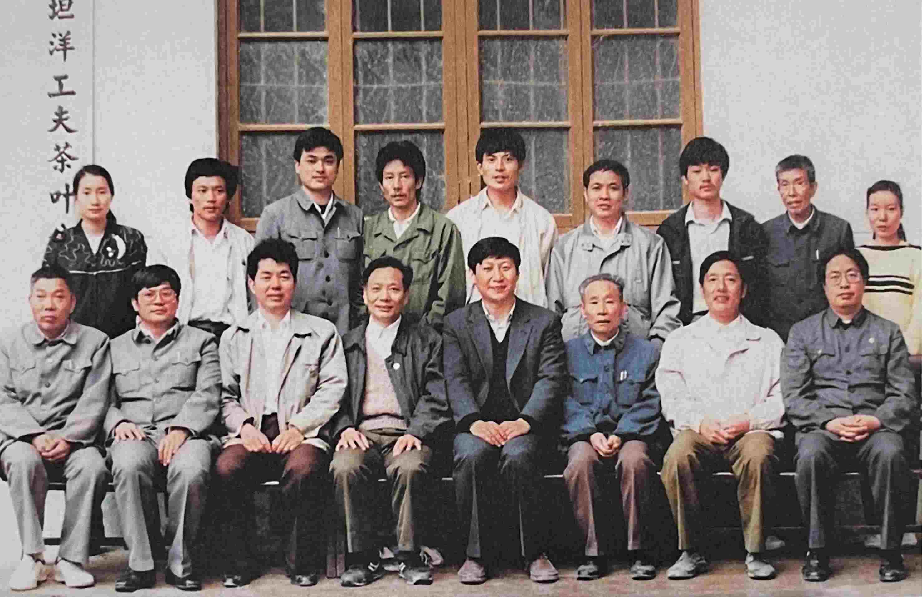 1990年5月，剛調(diào)任福州市委書記的習(xí)近平到寧德交接工作時，調(diào)研福安市社口鄉(xiāng)坦洋工夫茶葉公司。