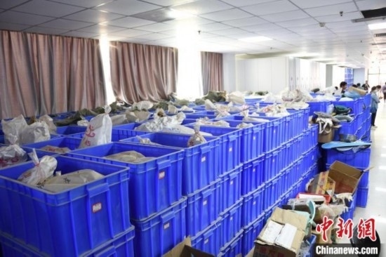 圖為待清理的骨骼標(biāo)本。王宇 攝