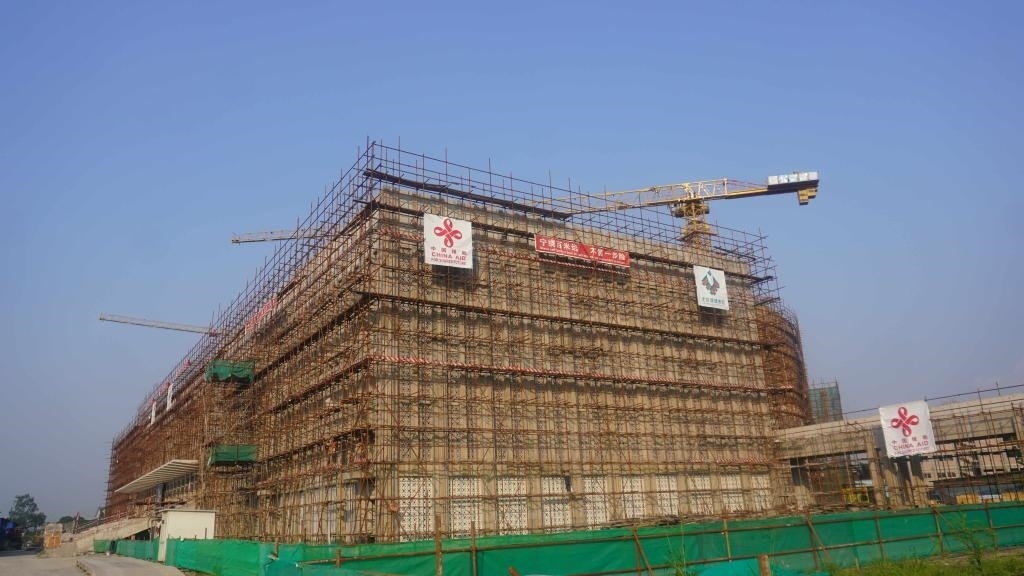 這是2023年5月23日在剛果（金）首都金沙薩拍攝的由中國(guó)援建的中部非洲文化藝術(shù)中心項(xiàng)目施工現(xiàn)場(chǎng)。