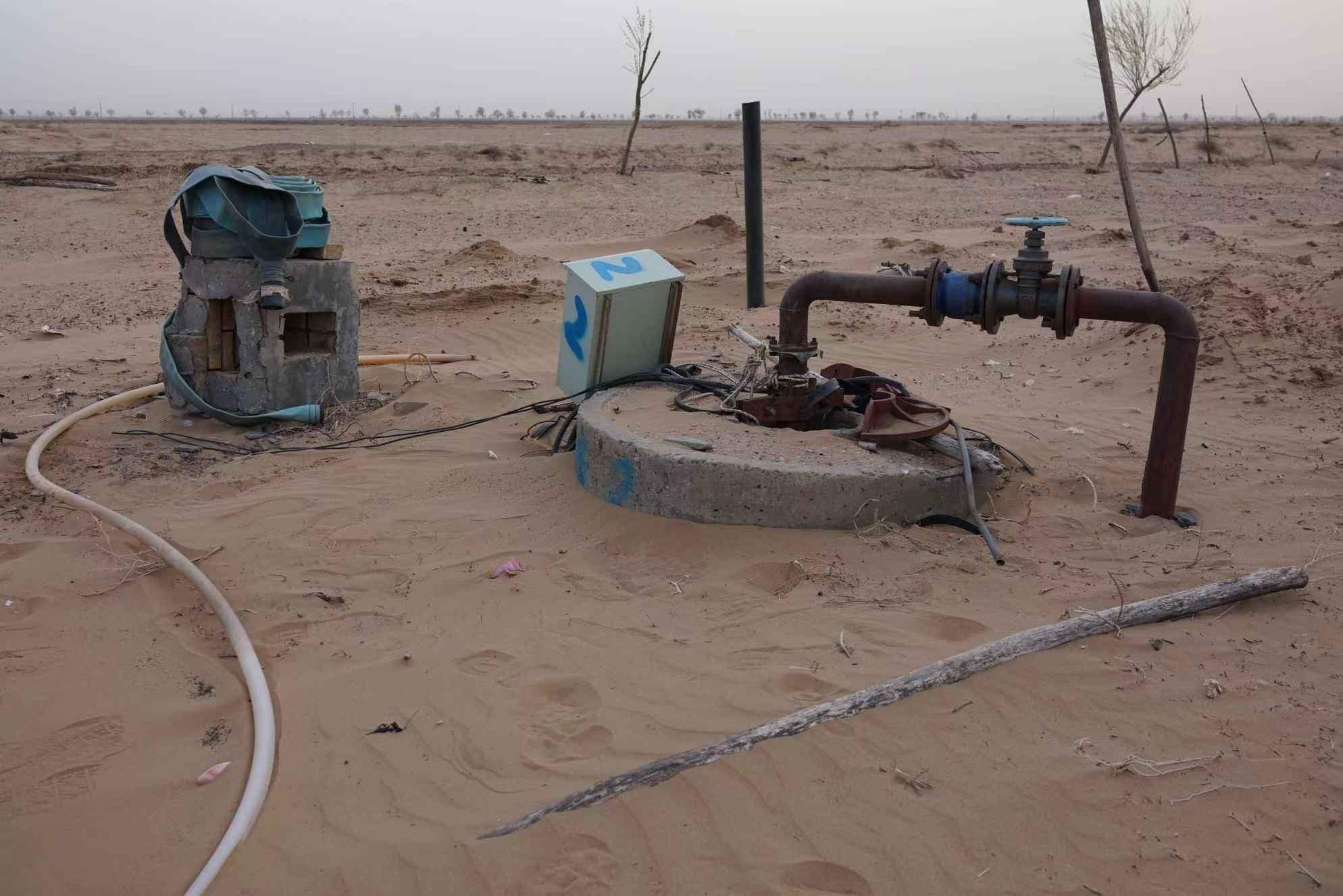 項目地以北的一個澆灌機(jī)井。 人民網(wǎng)記者 游天燚攝