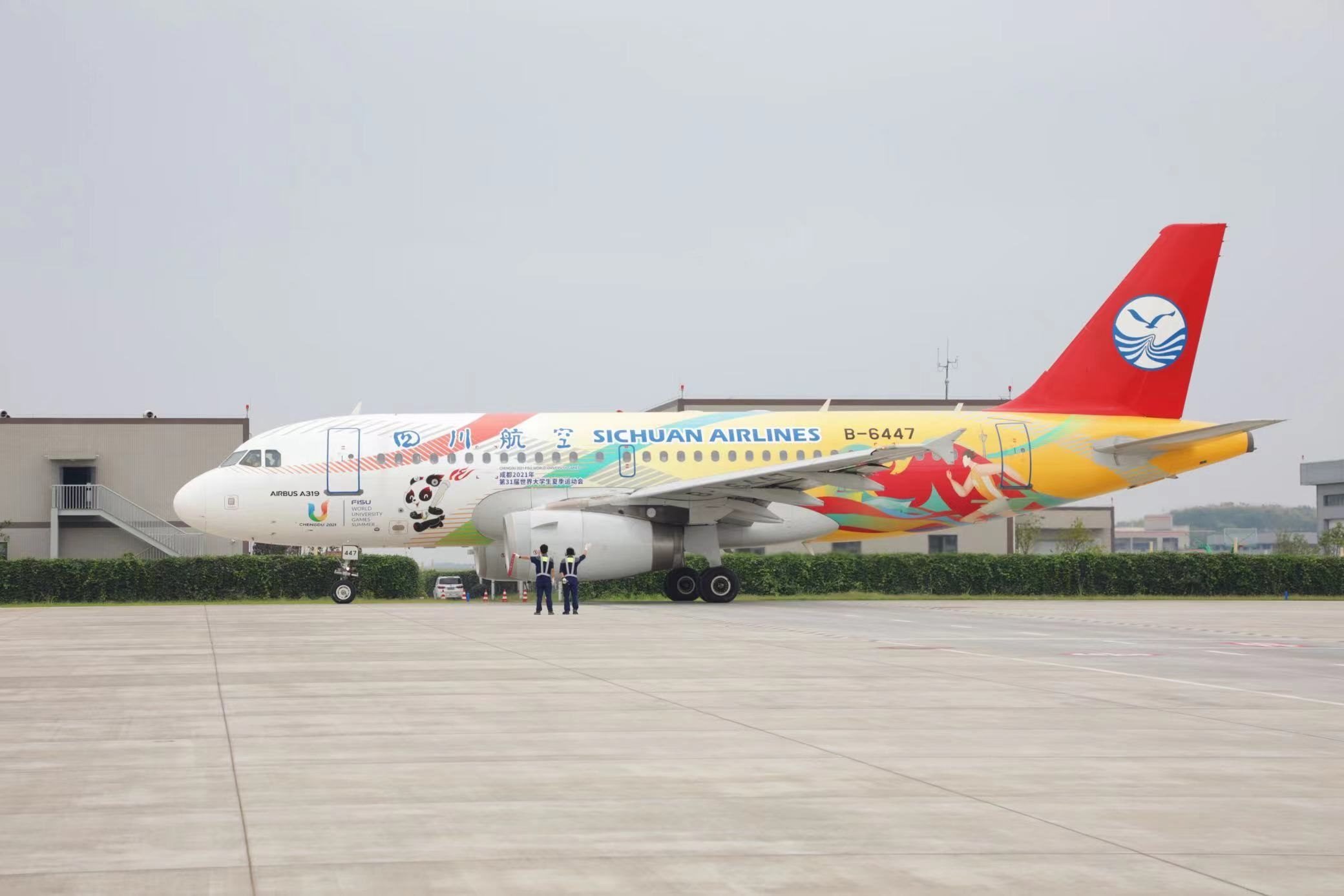 “大運(yùn)號(hào)”主題彩繪飛機(jī)。 圖片來源：成都大運(yùn)會(huì)執(zhí)委會(huì) 趙汪洋攝