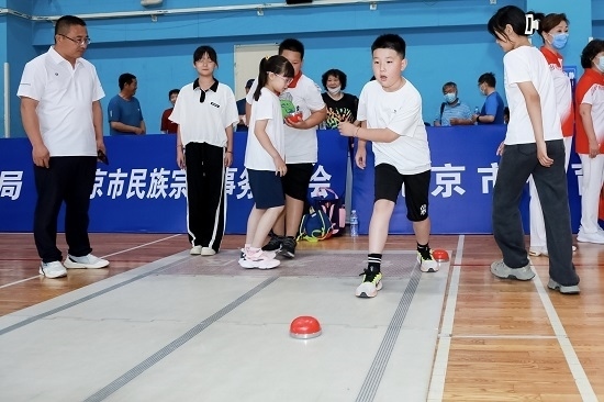 冰蹴球比賽場(chǎng)景。賽事主辦方供圖