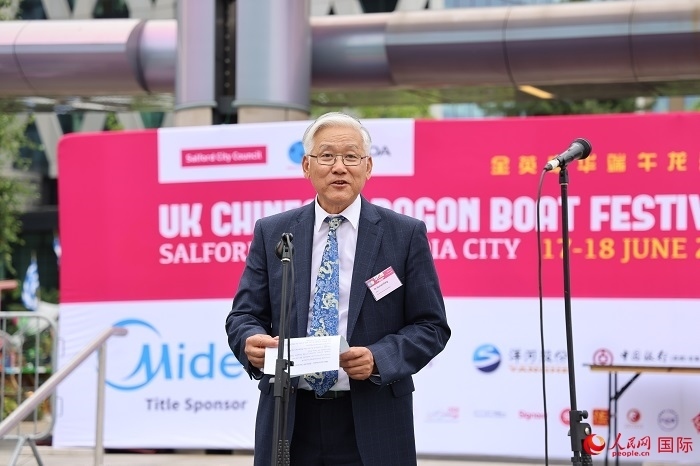 曼徹斯特新華聯(lián)誼會(huì)會(huì)長(zhǎng)楊漢新在活動(dòng)上發(fā)言。人民網(wǎng)記者 邢雪攝