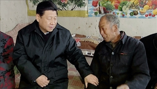 △2012年12月30日，習(xí)近平總書記來到河北省阜平縣龍泉關(guān)鎮(zhèn)顧家臺村看望困難群眾。