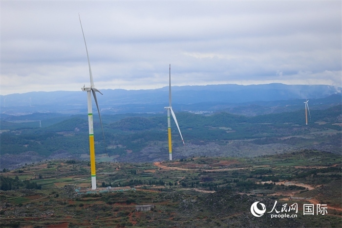 位于云南省曲靖市富源縣的富源西風(fēng)電基地。（人民網(wǎng) 李發(fā)興攝）