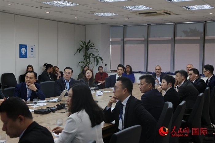 與會(huì)代表參與座談交流。（人民網(wǎng)記者 時(shí)元皓攝）