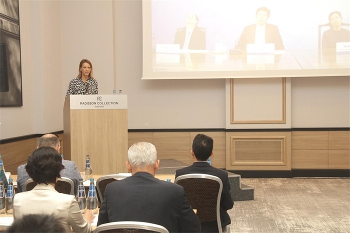 波蘭國(guó)家商會(huì)副主席卡羅麗娜致辭。