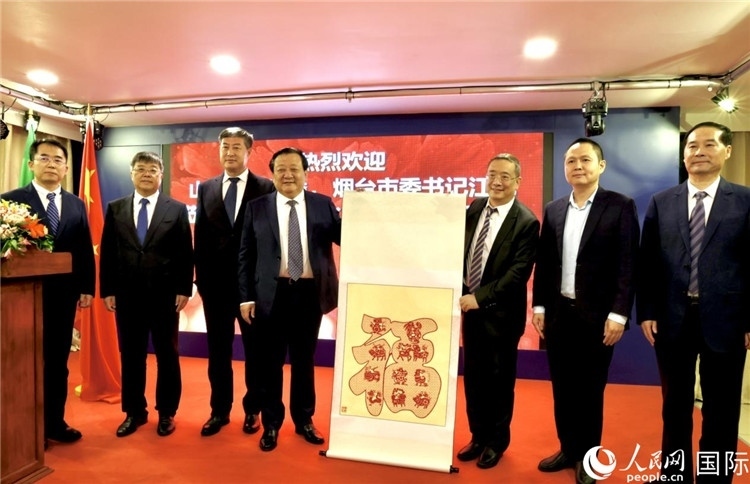 參加座談會(huì)的主要嘉賓合影留念。人民網(wǎng)記者宋亦然攝