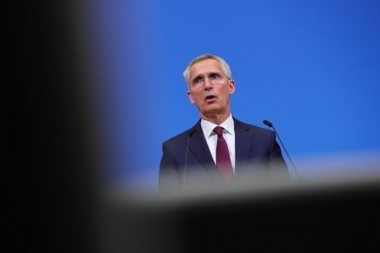 7月6日，在比利時(shí)布魯塞爾的北約總部，北約秘書長斯托爾滕貝格在會(huì)議后召開新聞發(fā)布會(huì)。新華社記者鄭煥松攝