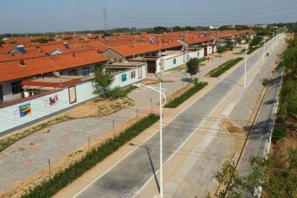 后仙莊村整治后道路整潔，住房整齊劃一