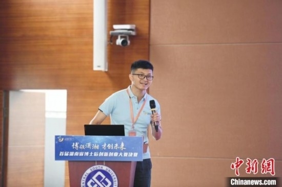 選手進(jìn)行路演。楊華峰 攝