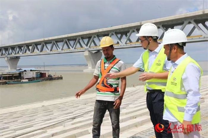 孟加拉國帕德瑪大橋河道整治工程北岸整治區(qū)域長1.5千米，南岸長11.5千米，是目前世界上規(guī)模最大的河道整治工程。人民網(wǎng)記者 孫廣勇攝