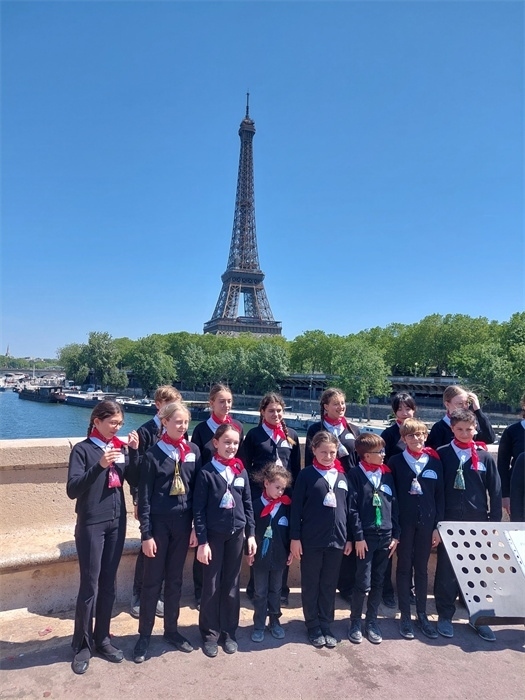 2.2023年5月，巴黎寶麗聲童聲合唱團錄制歌曲《如果我去中國》。（圖片由受訪者提供）