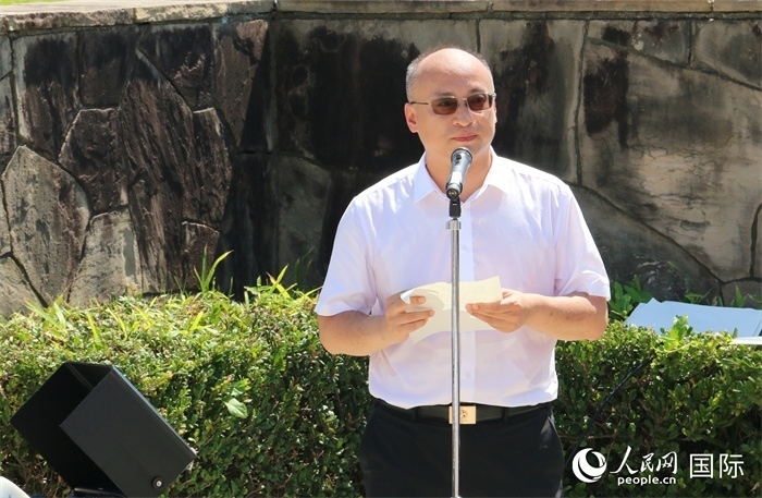 昆明市副市長安恩法在紀(jì)念儀式上致辭。人民網(wǎng) 許可攝