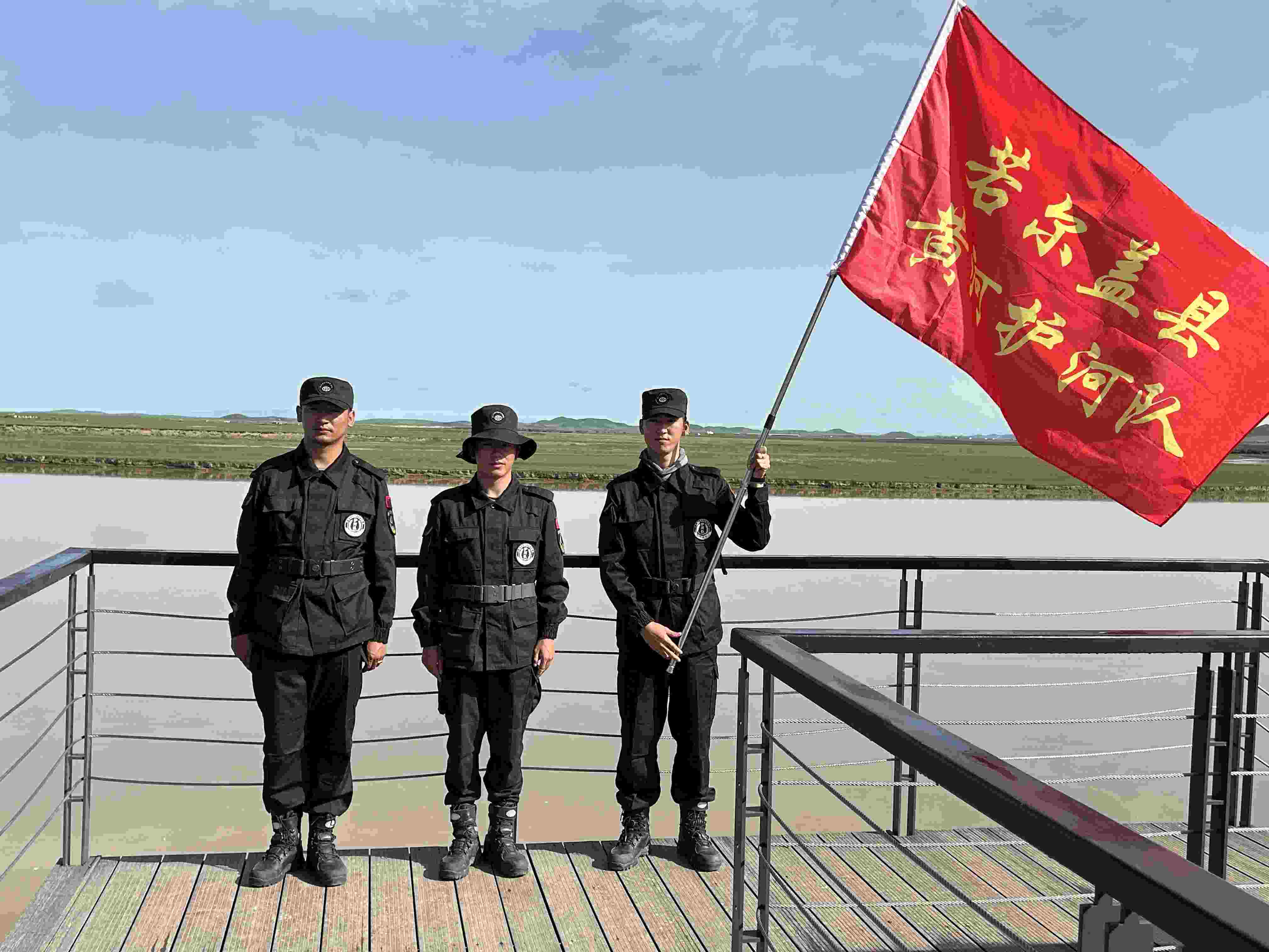 若爾蓋縣黃河護(hù)河隊(duì)。人民網(wǎng) 周靜圓攝