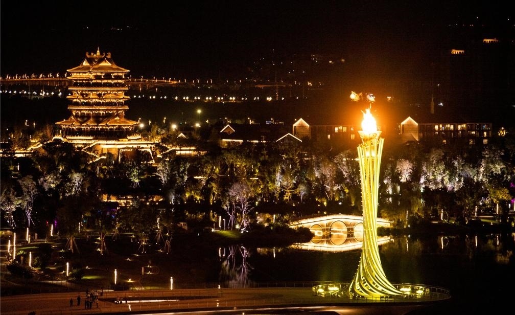 這是7月28日拍攝的成都大運(yùn)會(huì)主火炬。新華社記者曹祎銘攝