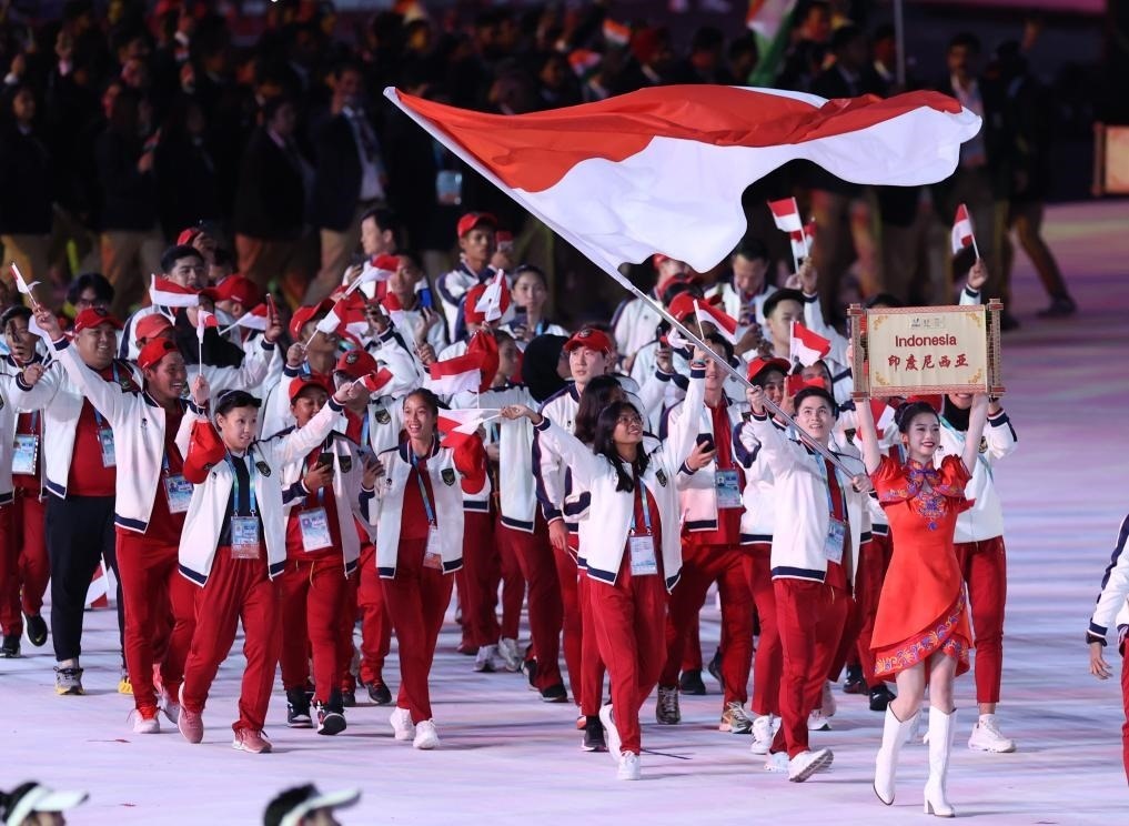 7月28日，印度尼西亞大學(xué)生體育代表團(tuán)在開幕式上入場(chǎng)。新華社記者張麗蕓攝