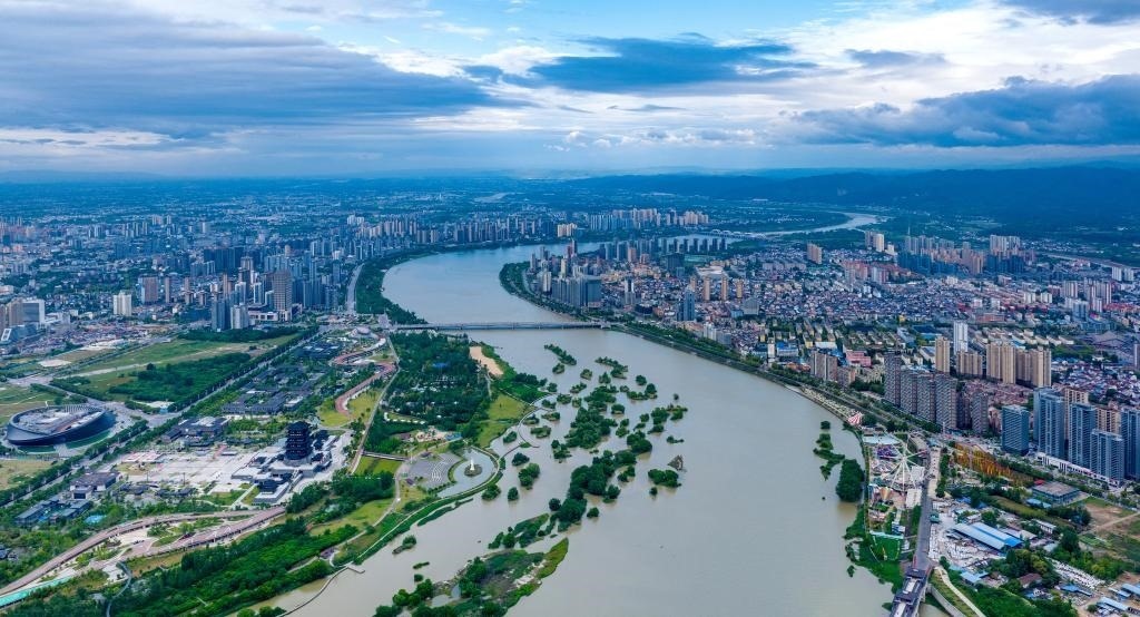 陜西省漢中市漢江兩岸景色。新華社發(fā)（李偉 攝）