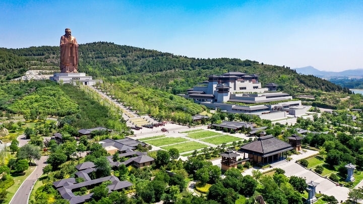 這是2023年6月8日拍攝的山東省曲阜市尼山圣境（無人機照片）。新華社記者 郭緒雷 攝