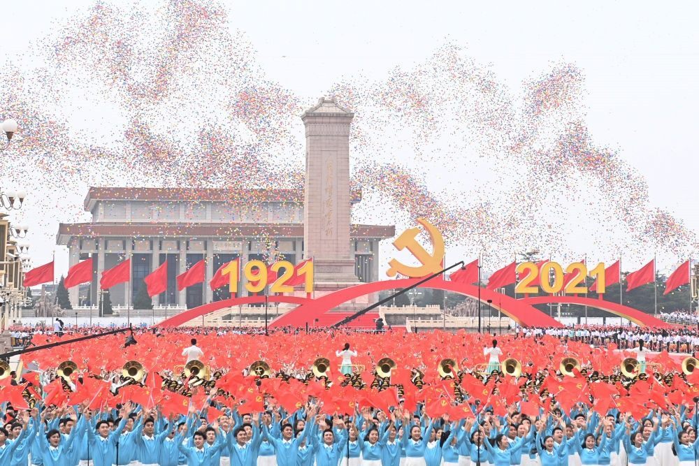 2021年7月1日上午，慶祝中國共產(chǎn)黨成立100周年大會在北京天安門廣場隆重舉行。這是慶祝大會現(xiàn)場放飛氣球。新華社記者 李尕 攝