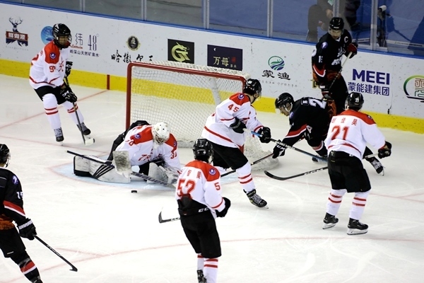 門前混戰(zhàn)。人民網記者 胡雪蓉攝