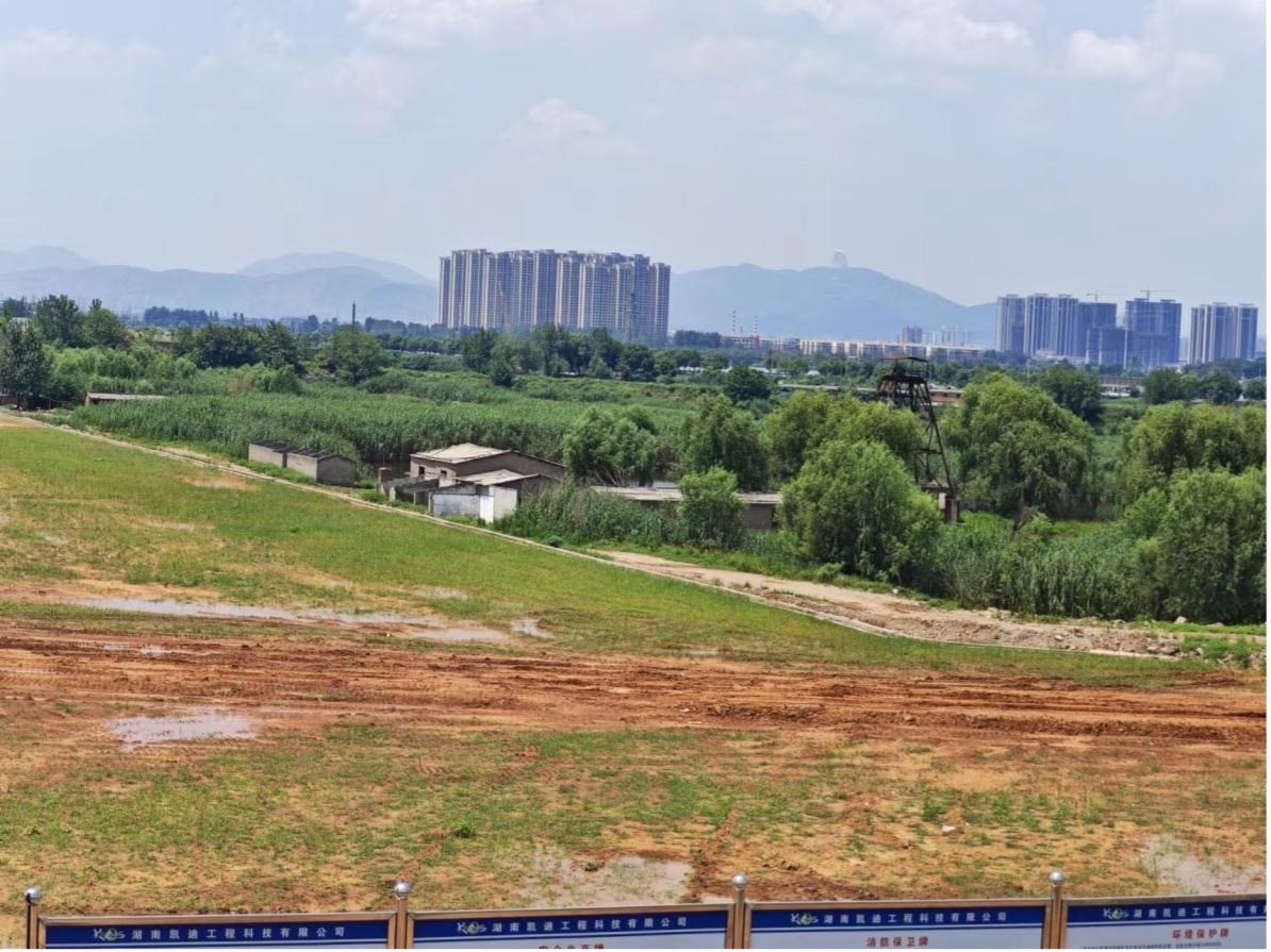 完全淹沒(méi)區(qū)（左）和部分淹沒(méi)區(qū)（右）分界。 人民網(wǎng)記者 黃鈺攝