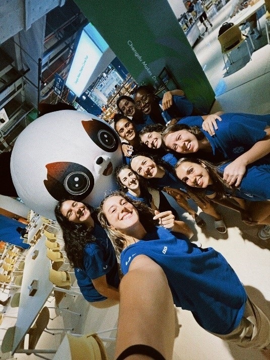 葡萄牙女籃隊(duì)員在成都大運(yùn)村自拍。 受訪(fǎng)者供圖