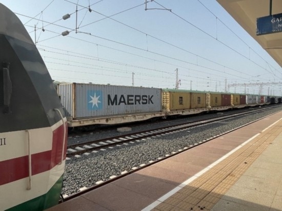 亞吉鐵路吉布提那噶德車站的貨運(yùn)車廂。人民網(wǎng)記者 趙艷紅攝