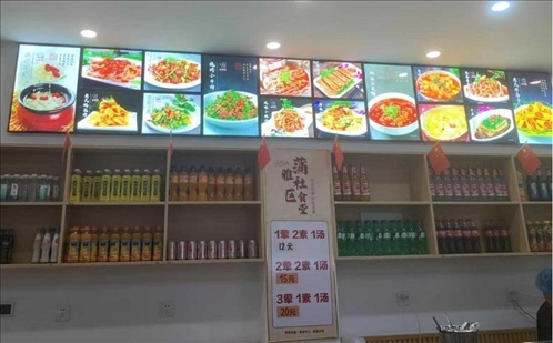 蒲雅社區(qū)食堂內(nèi)。何珊攝