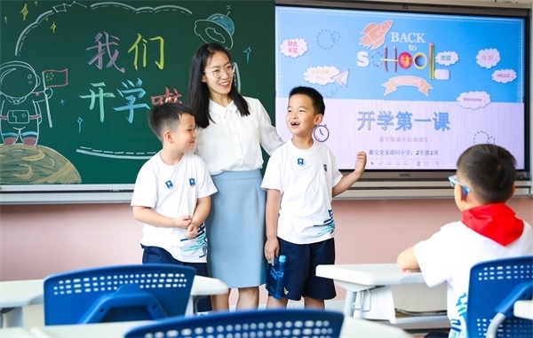 8月30日，雄安史家胡同小學(xué)學(xué)生體驗(yàn)學(xué)校生活。