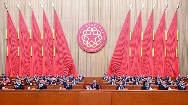 2023年8月31日，第十一次全國歸僑僑眷代表大會在北京人民大會堂開幕。習近平等黨和國家領導人到會祝賀