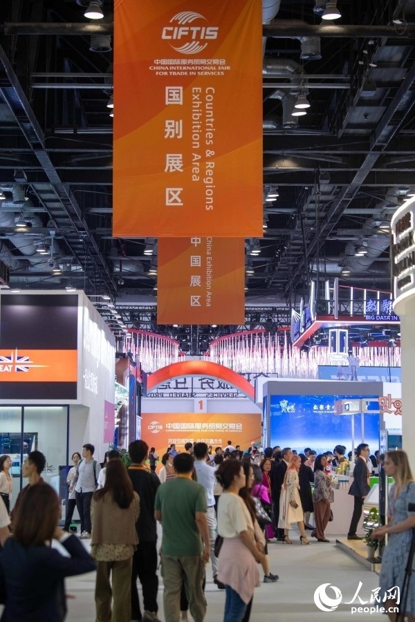 9月2日，服貿(mào)會國別展區(qū)，人流如潮。人民網(wǎng)記者 翁奇羽攝