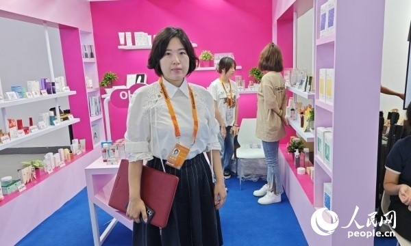 9月3日，韓國駐華大使館經(jīng)濟(jì)部參贊金至凰接受人民網(wǎng)記者采訪。人民網(wǎng)記者 趙雯博攝