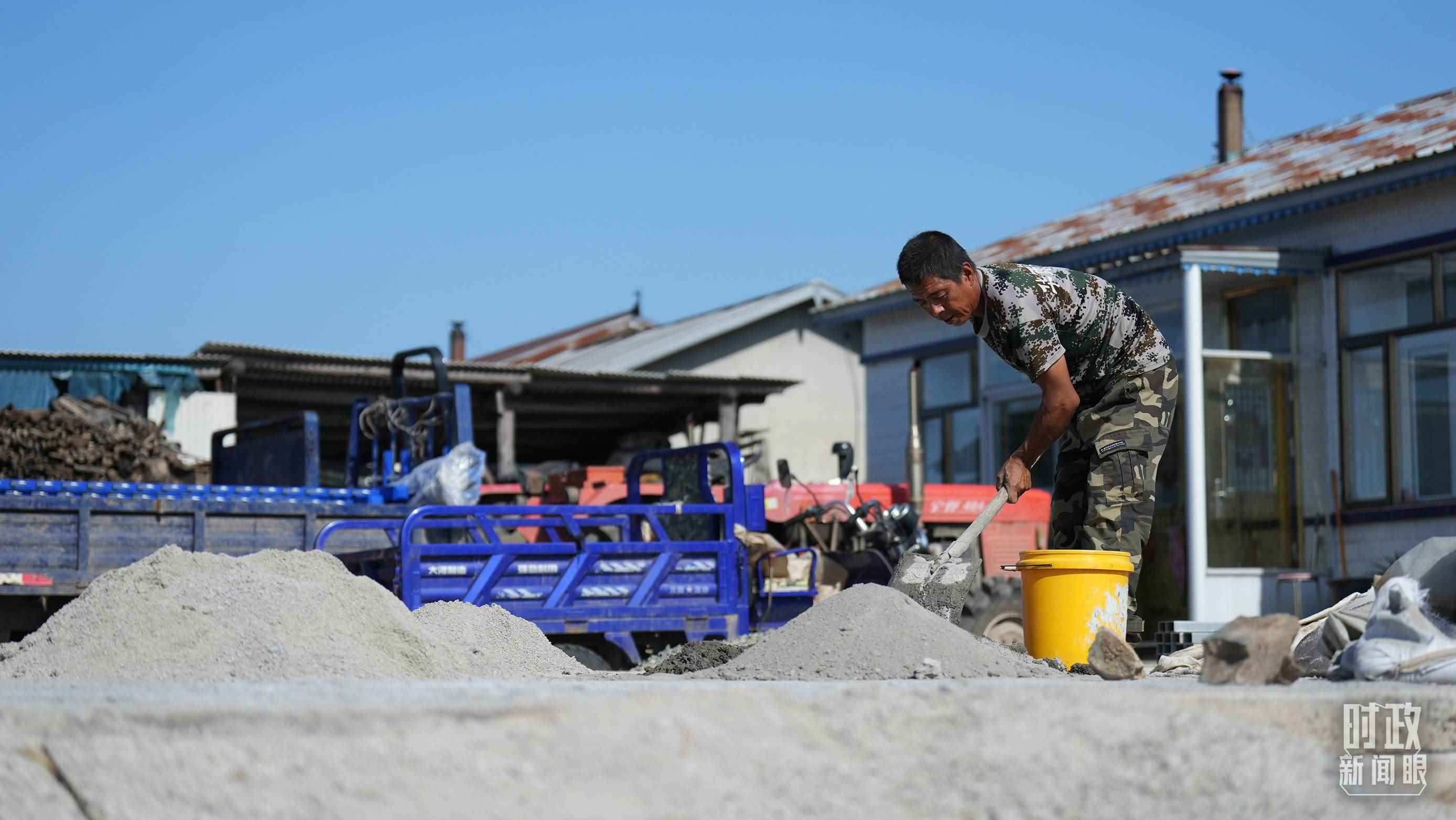 △龍王廟村的災(zāi)后恢復(fù)重建正加緊推進(jìn)。（總臺國廣記者李晉拍攝）