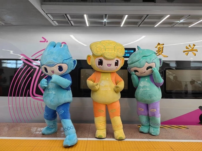 復(fù)興號(hào)亞運(yùn)智能動(dòng)車組列車車廂。上海鐵路局融媒體中心供圖