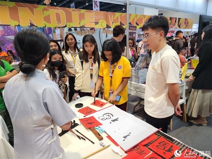 中國圖書展亮相第43屆菲律賓馬尼拉國際書展。人民網(wǎng)記者 樊帆攝